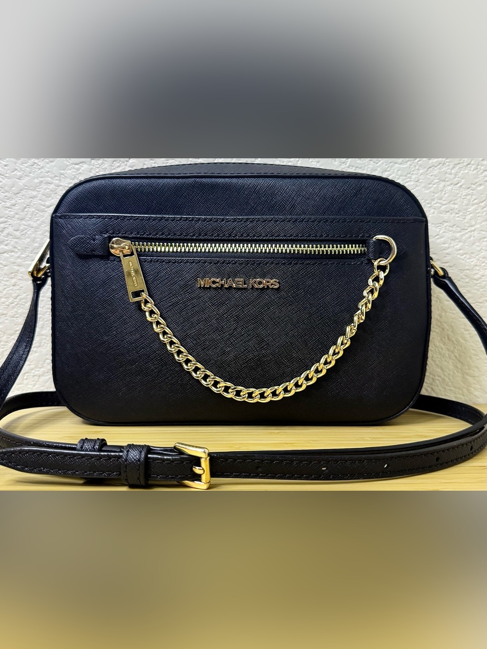 Michael Kors Jet Set Crossbody Bag Black Saffiano Leather Gold Chain